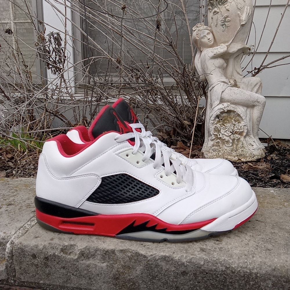 Jordan 5 Low Black Fire Red Size 11